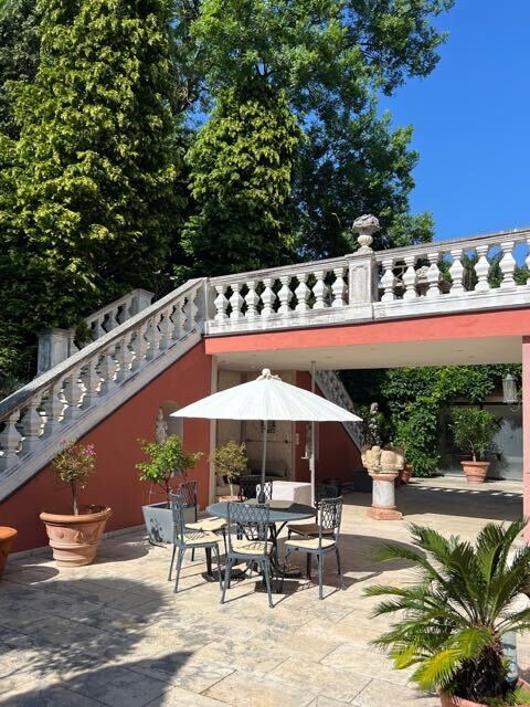 HINTERBRÜHL - RARITÄT ! Mediterrane Architektenvilla im venezianischen Stil zum Verkauf