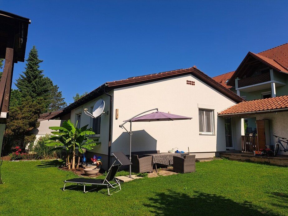 Modernisierter Bungalow in zentraler Lage mit Garten, Garage, Terrassen und PV-Anlage inkl. Speicher