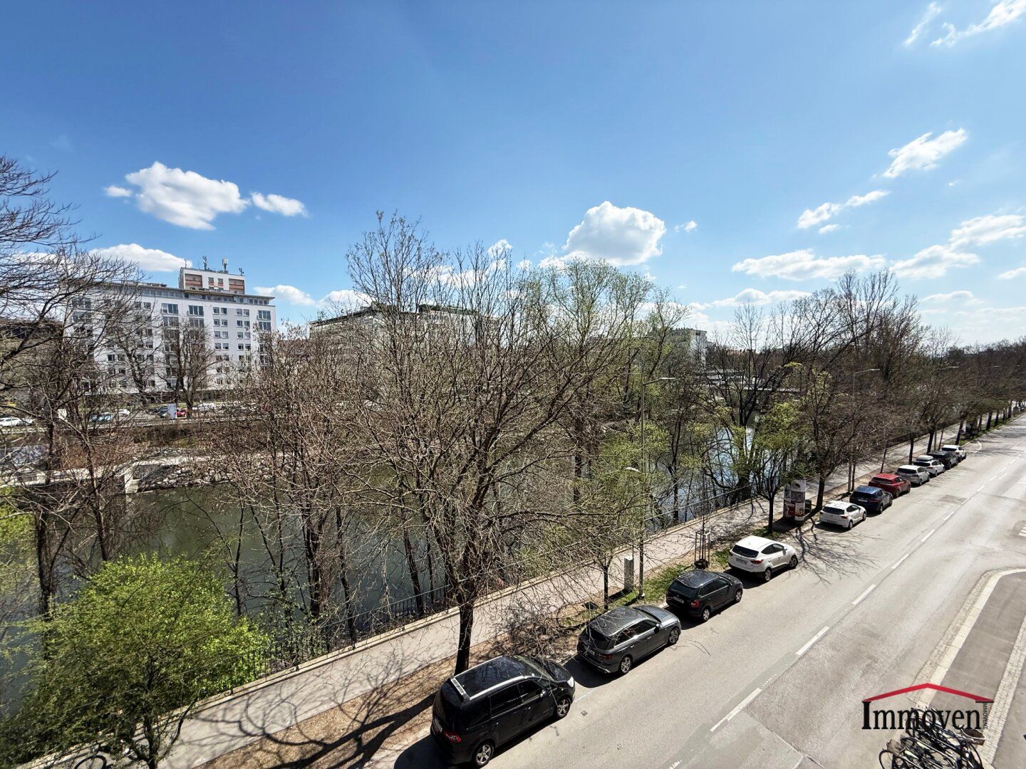 UNBEFRISTET und teilsaniert - Moderne 2-Zimmerwohnung mit Blick auf den Schlossberg!