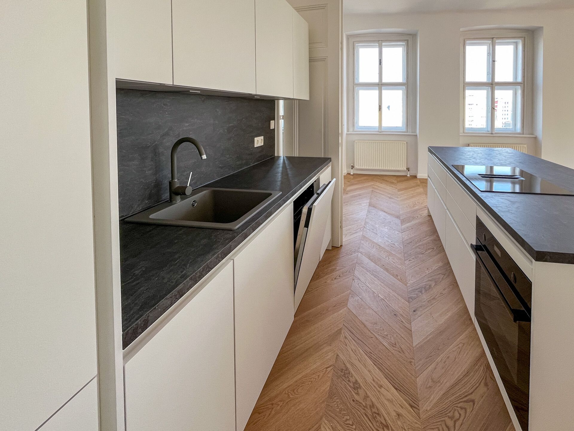 Generalsanierte, helle 4-Zimmer-Altbauwohnung mit Ausblick - zu mieten in 1010 Wien - Flere