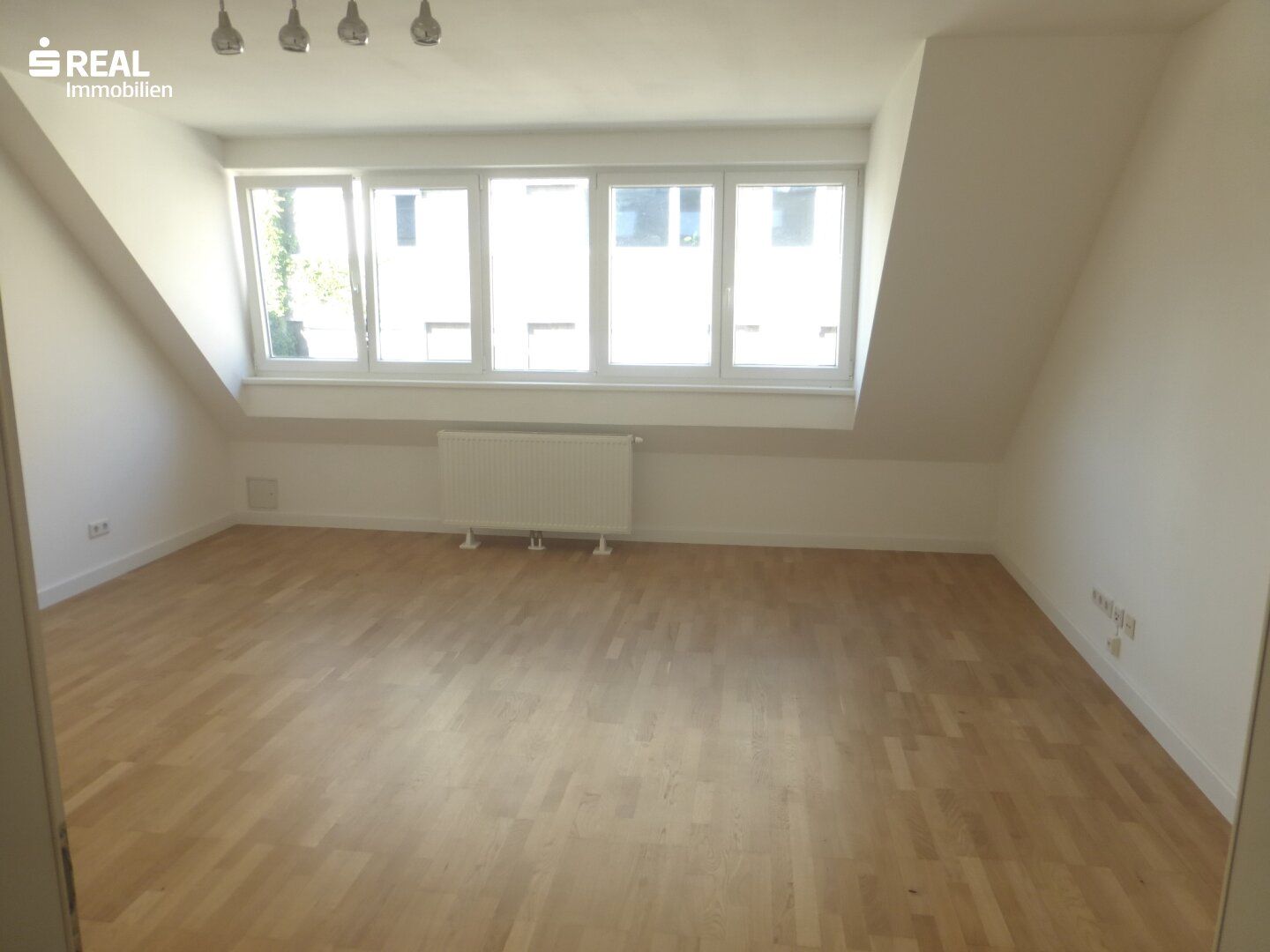 Modernes City-Apartment mit Terrasse im 1. Dachgeschoß - ruhige, attraktive Lage im 6. Bezirk