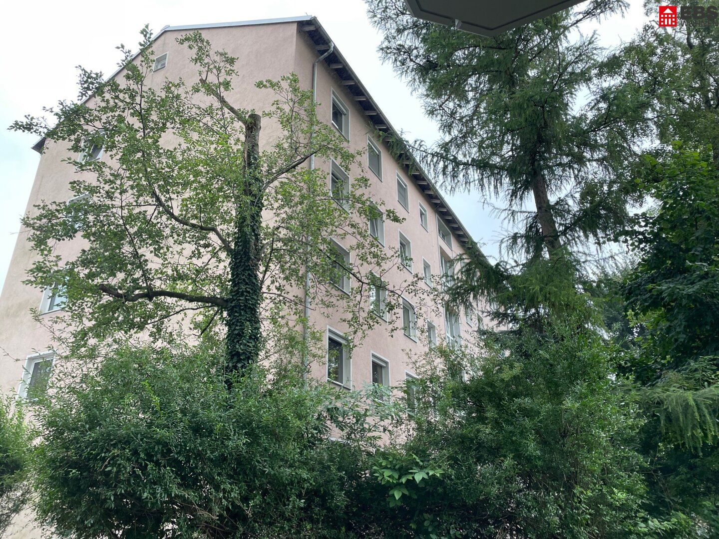 Wohnung (derzeit als Büro genutzt) mit Potential im Erdgeschoss - zentral mitten in Salzburg Lehen