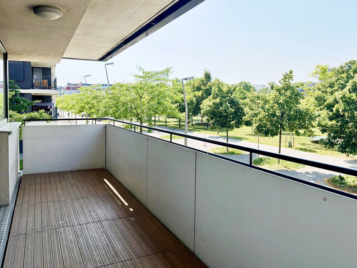 TOLLER PARKBLICK - PERFEKT ANGEBUNDEN - GROSSER BALKON !!!