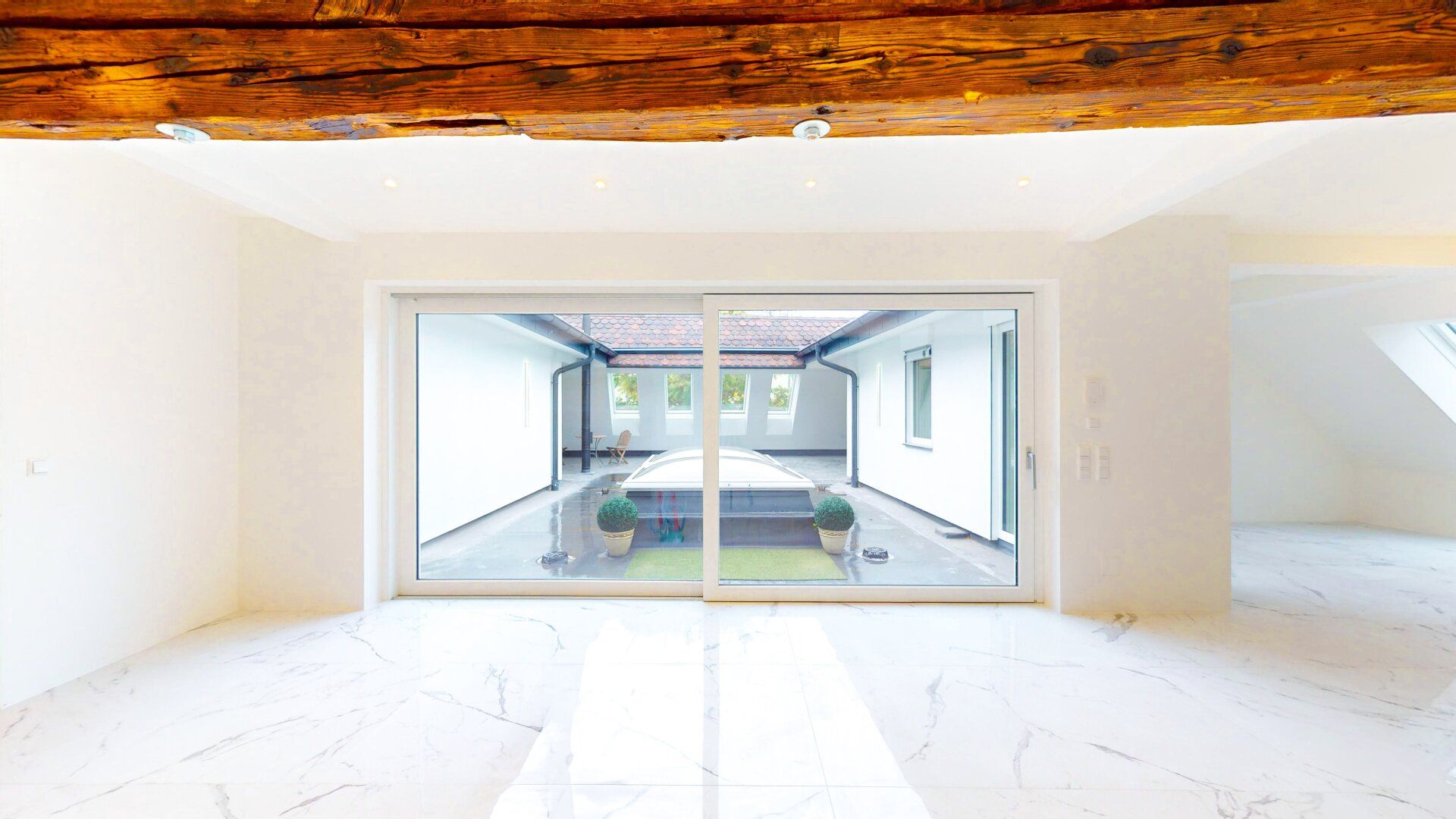 Urbaner Rückzugsort mit architektonischer Raffinesse - exklusives Penthouse am Kardinalplatz
