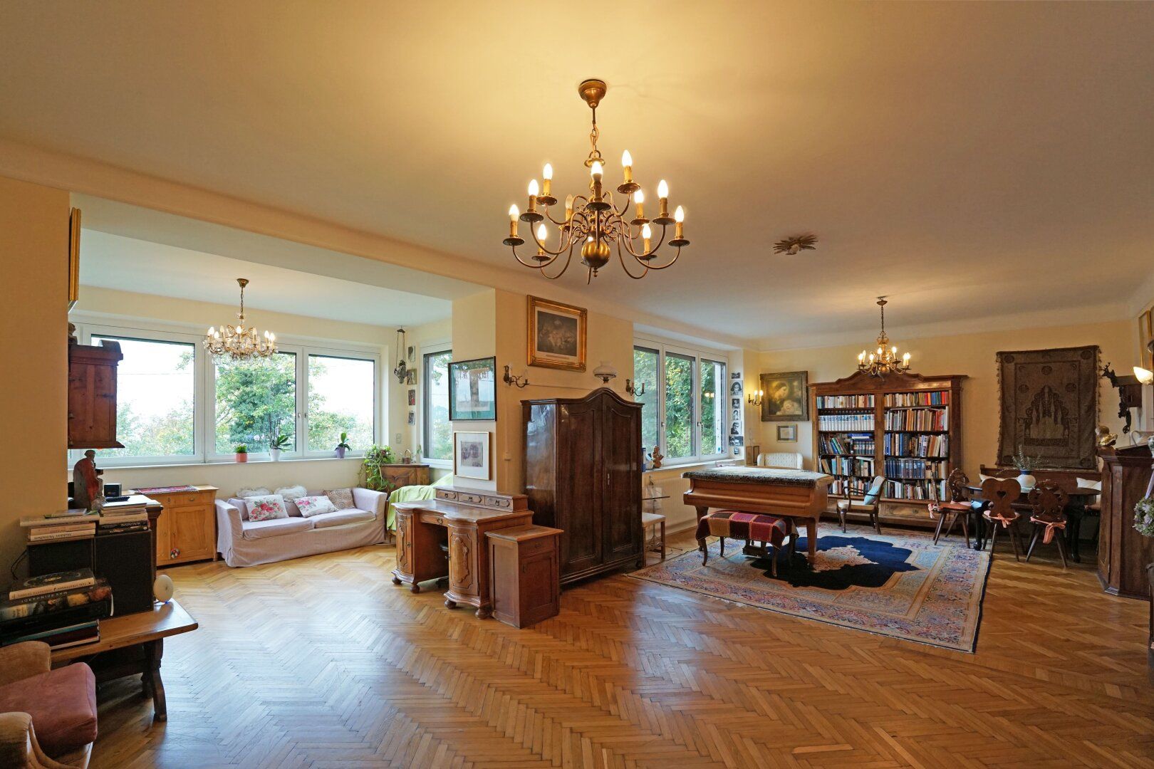 Gründerzeit-Villa aus 1901 mit PV-Anlage, Schwimmhalle und Sauna im Klosterneuburger Zentrum