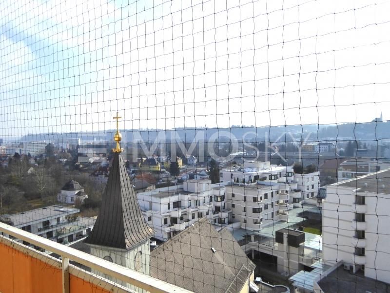 2 Zimmerwohnung mit große Küche, Loggia und renoviertem Badezimmer!