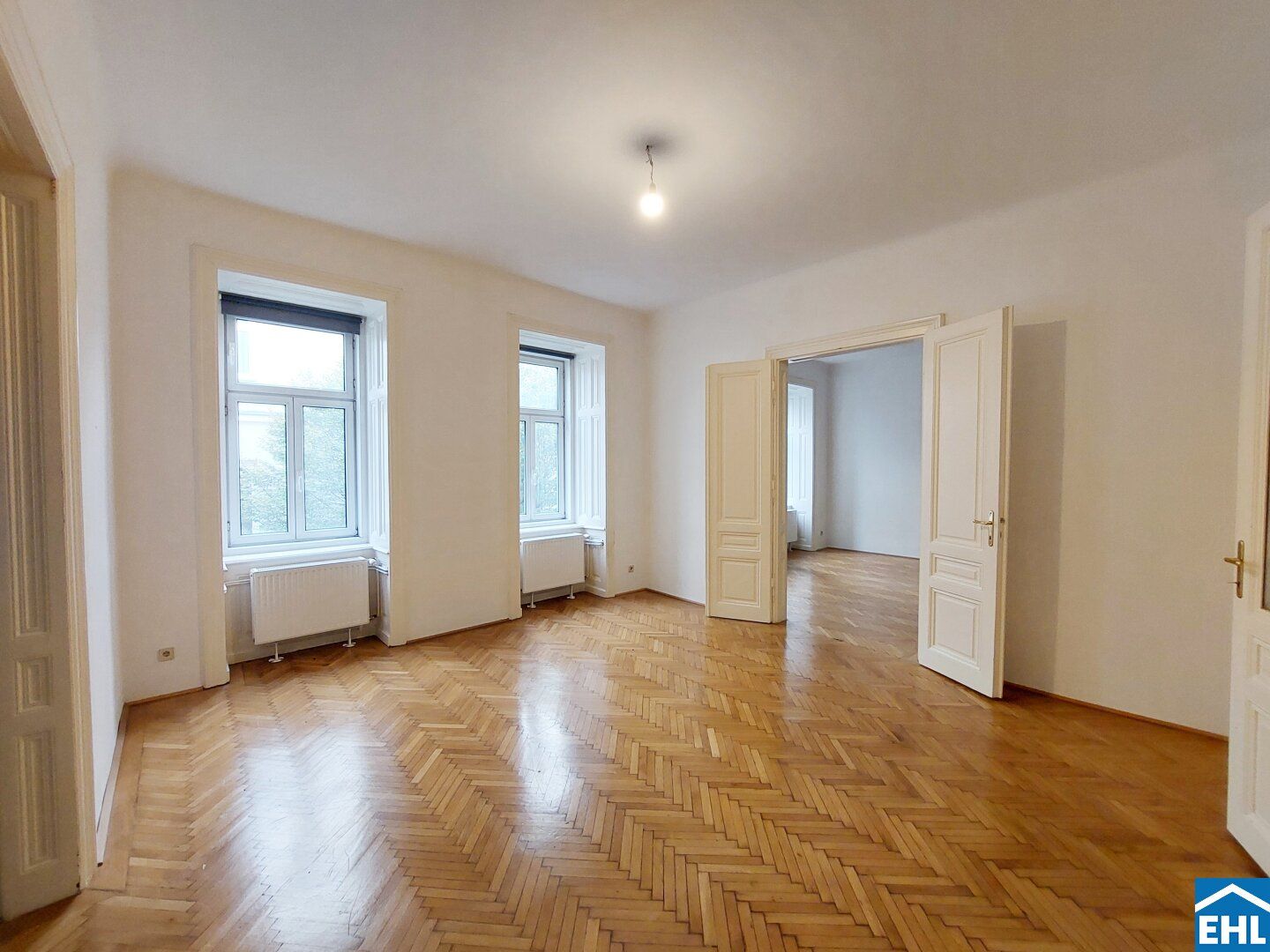 4-Zimmer Altbauwohnung direkt an der Mariahilfer Straße!
