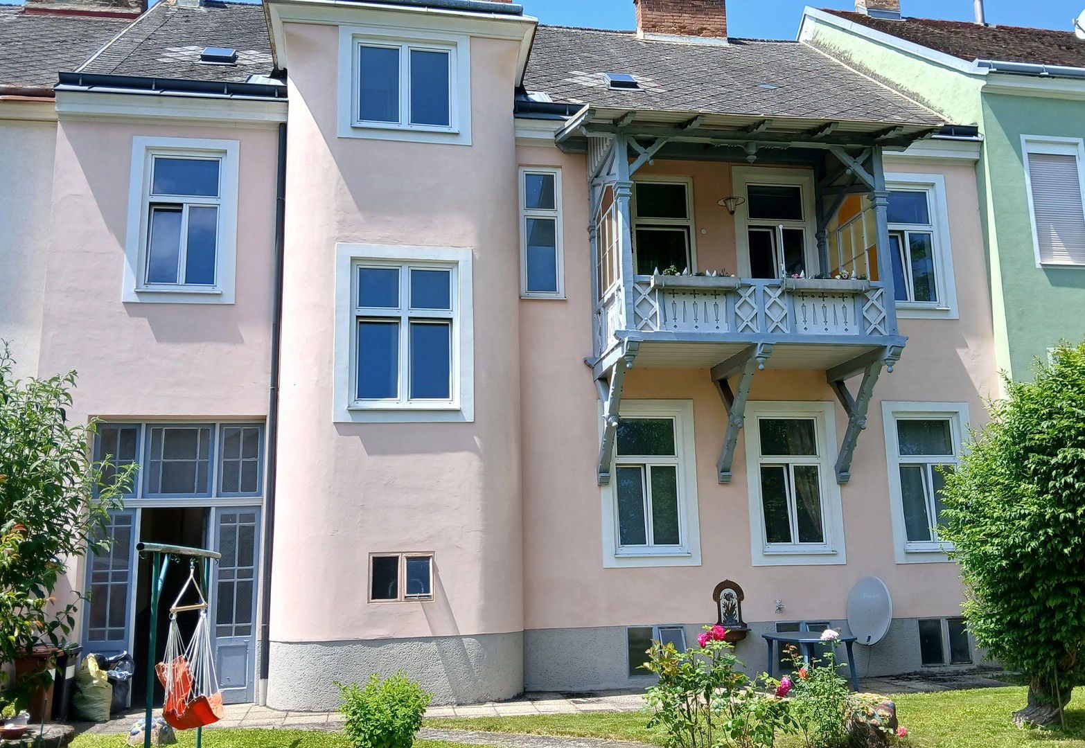 Stadthaus mit zwei Wohnungen, schöner Garten, Pool
