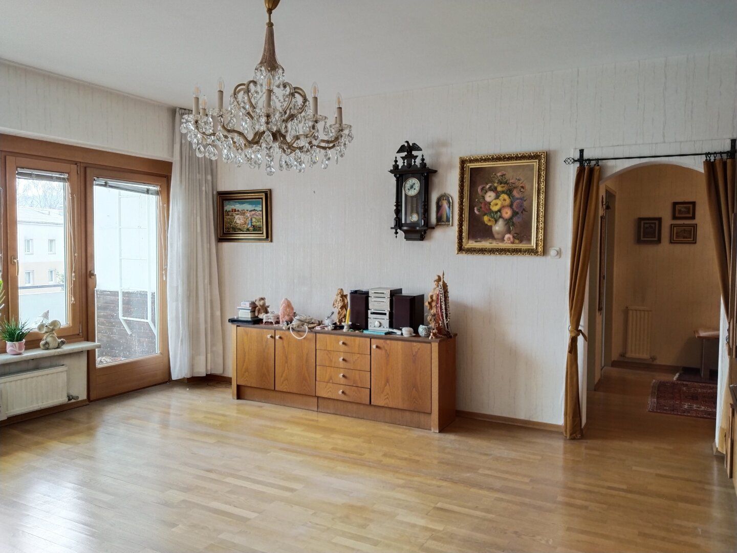 R E S E R V I E R T! Großzügige 4,5-Zimmer-Wohnung mit Loggia in zentraler Ruhelage! - Visning 2