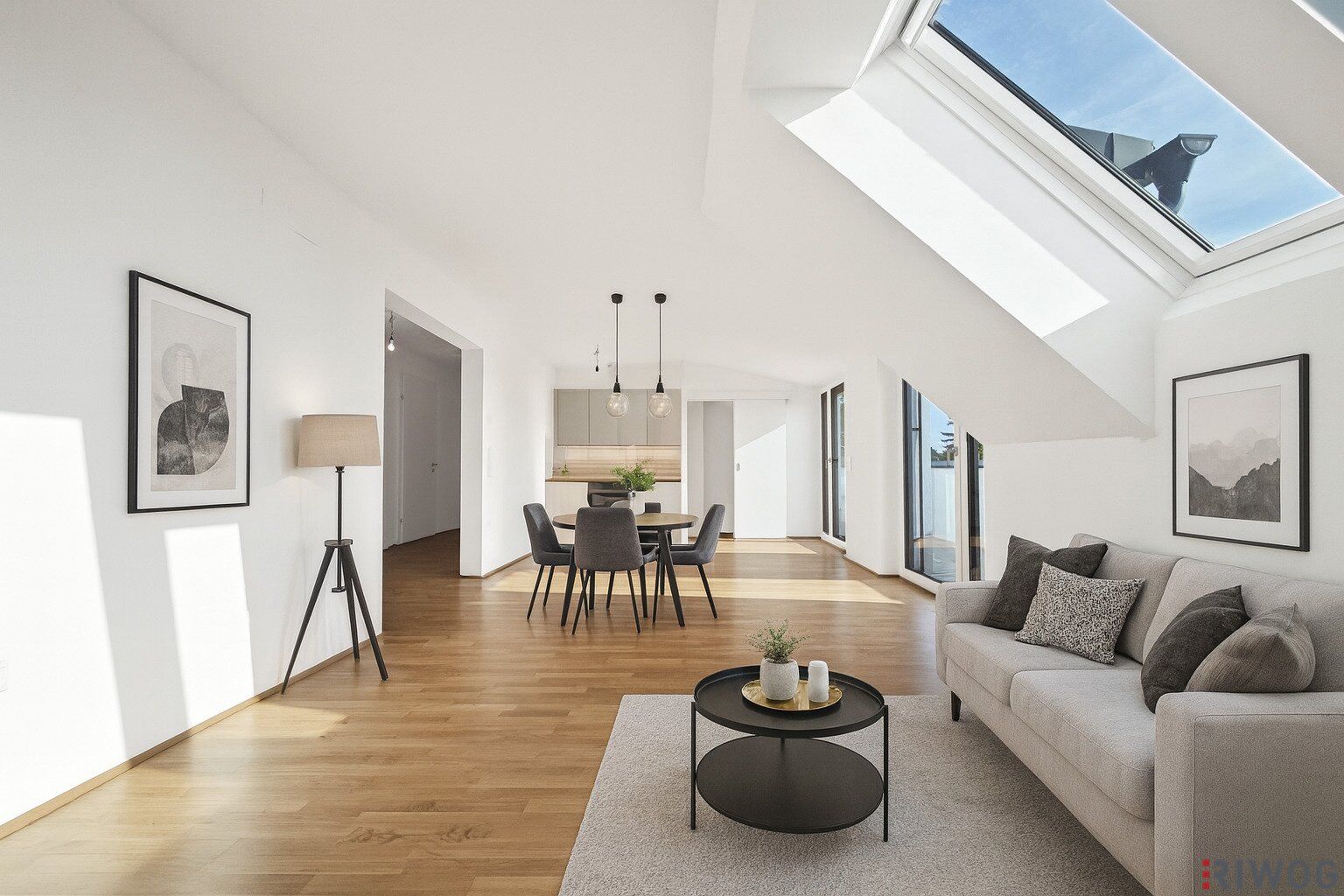 Erstbezug | Helle 3-Zimmer-Neubauwohnung mit hofseitigem Balkon | sofort bezugsbereit | Luftwärmepumpe | Wanne & Dusche