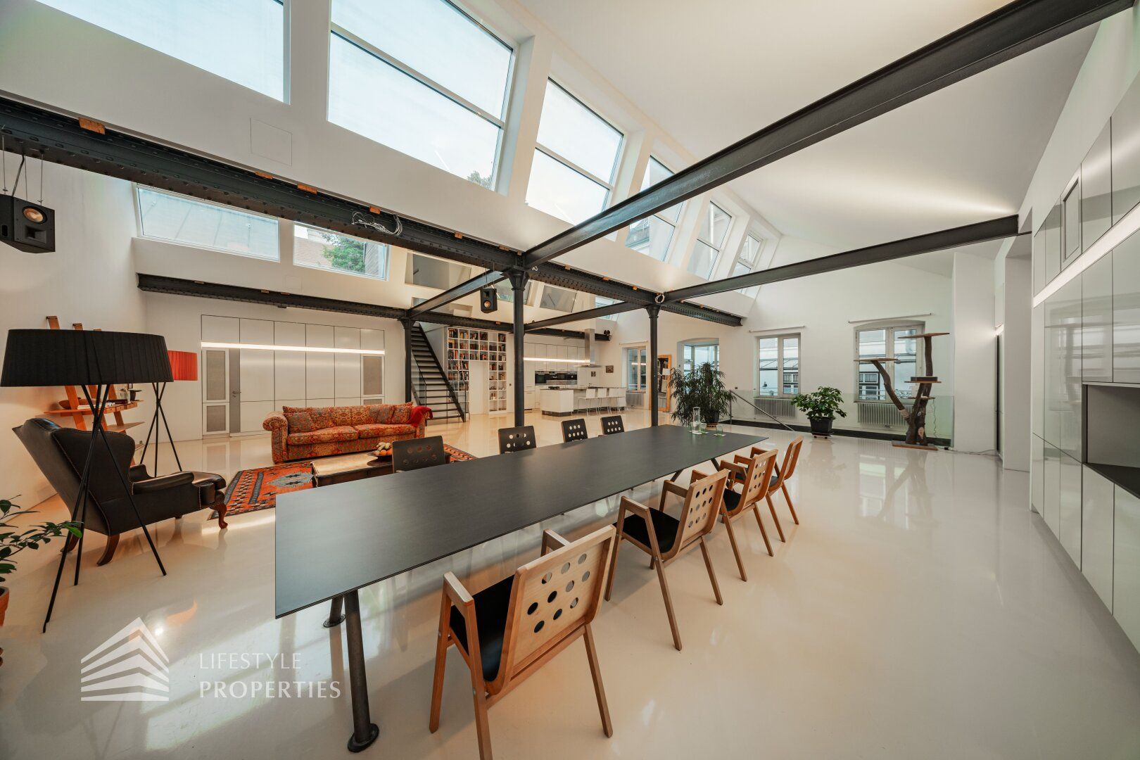 Einzigartige 5-Zimmer Loftwohnung mit Terrasse und Werkstatt im 6. Bezirk