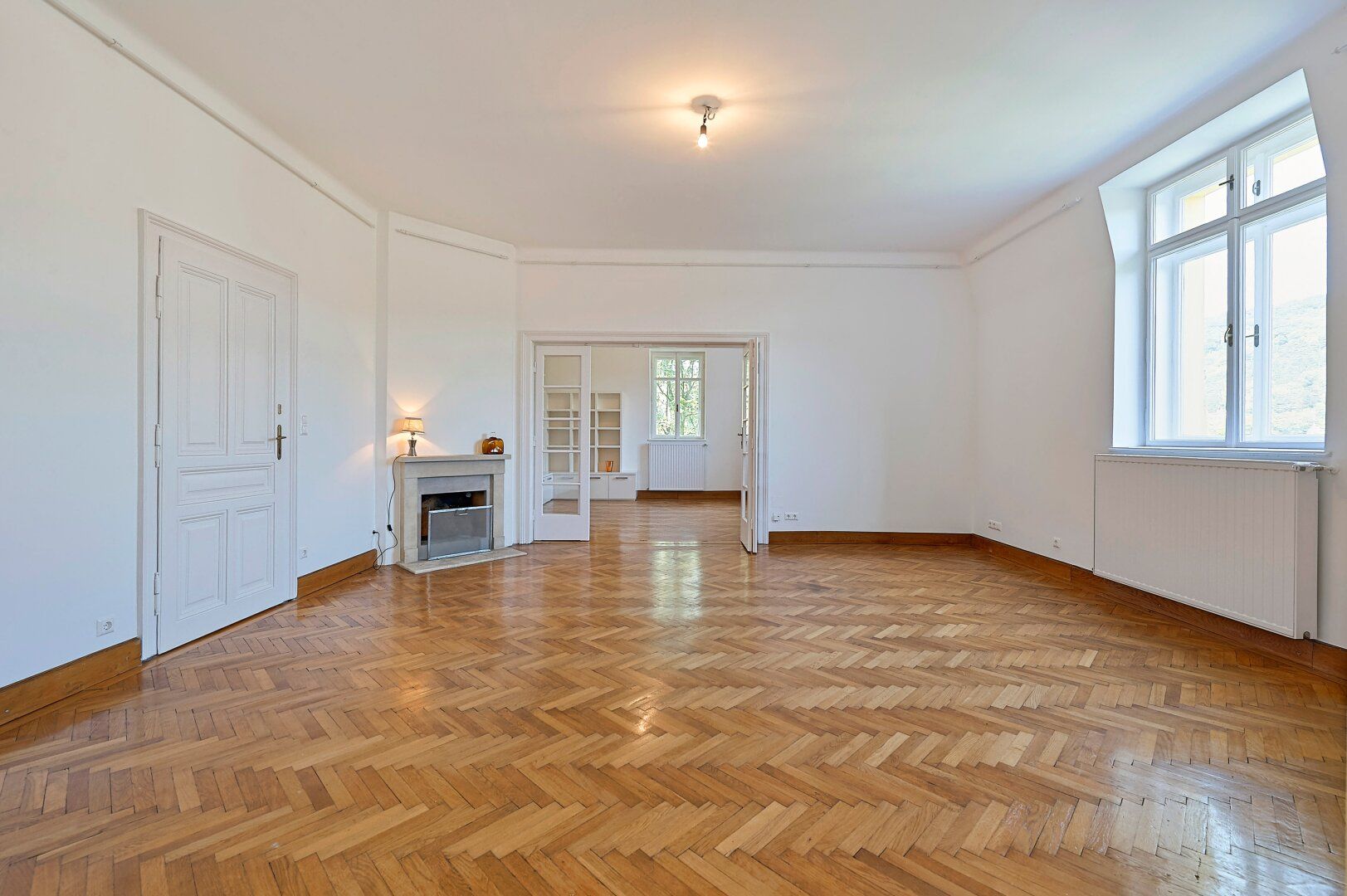 260 m² Villenetage mit separatem Arbeitsbereich & Terrasse mit herrlichem Grünblick sowie Garage!