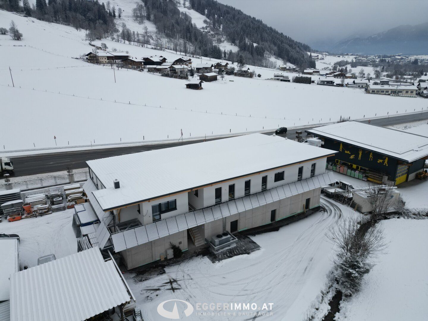 Moderne neubau Büroflächen (auf Wunsch inkl. Dienstwohnung) in Saalfelden / Harham direkt an der B311 zu vermieten - Ansicht 2