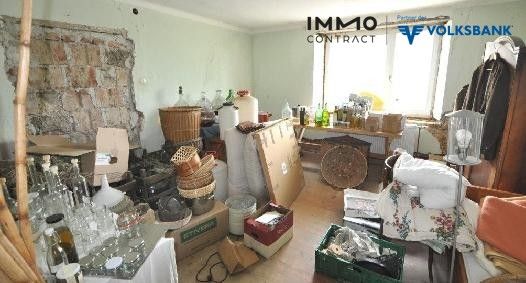 Sanierungsbedürftiges Zimmer - Heizung und Fenster