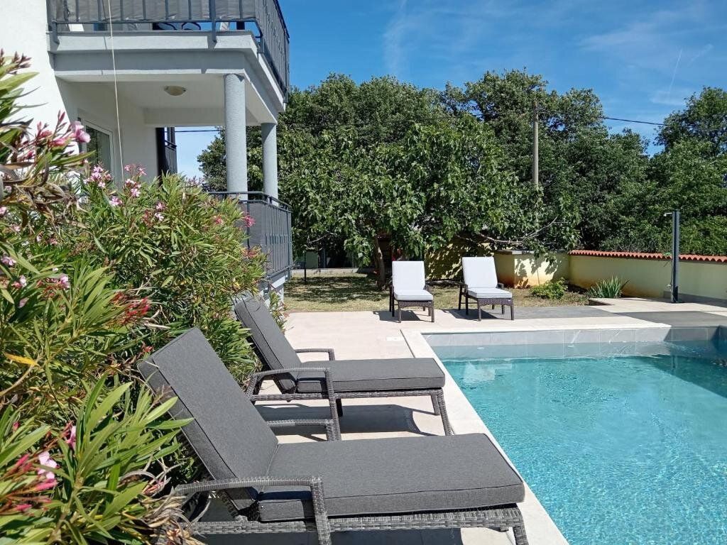 Traum-Apartmenthaus in Pula: 19 Zimmer, Pool, Garten & 8 Terrassen - Erstbezug! - Ansicht 3