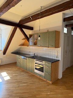 Stilvolles Wohnen: WG- Hit! Dachgeschosswohnung in Zentraler Lage, gepflegt und lichtdurchflutet- Ihr neues Zuhause wartet!