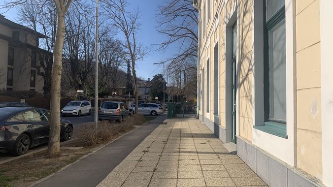 Vor dem Geschäft