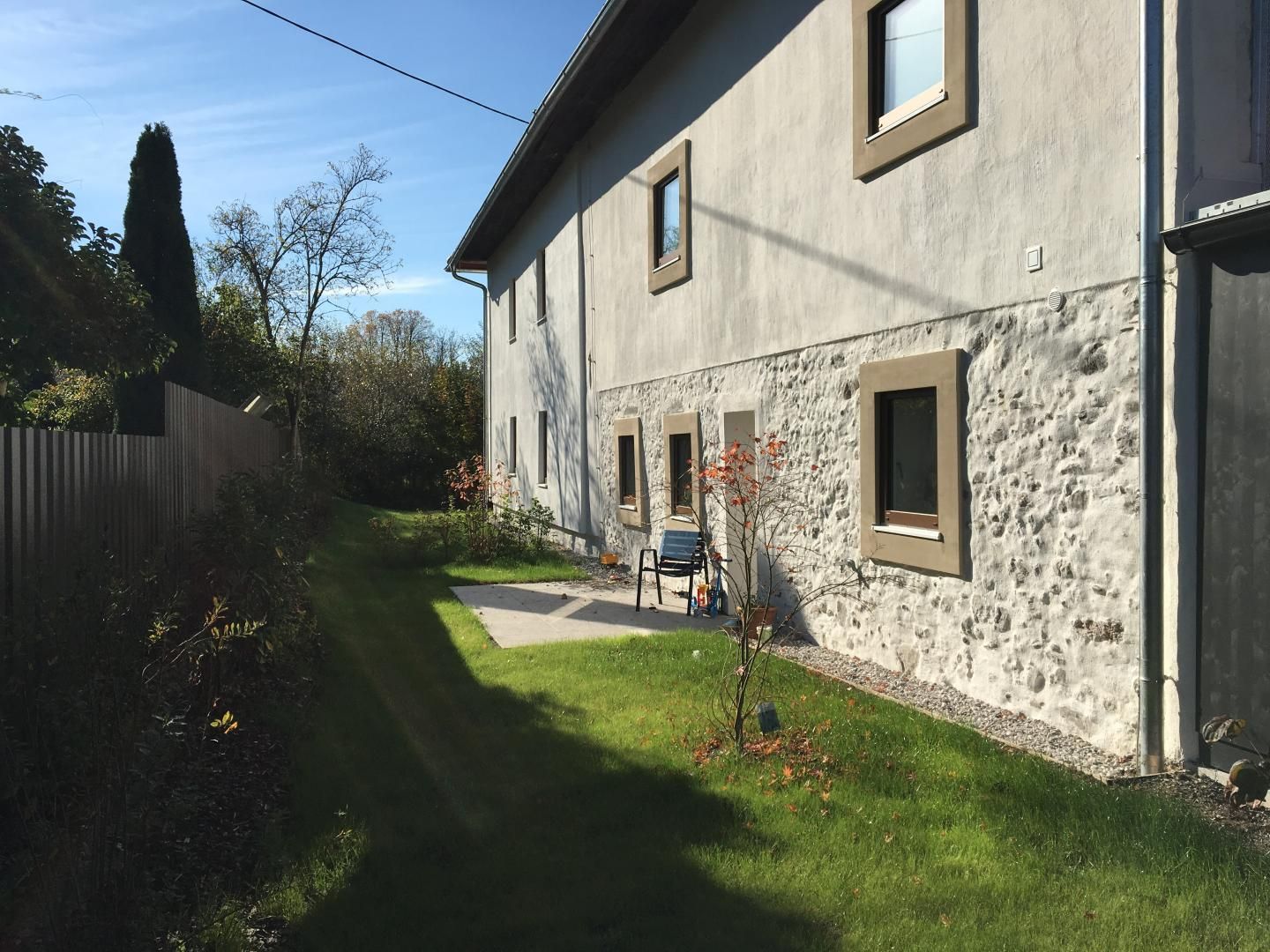 HÜBSCHE GARTENWOHNUNG mit Terrasse und 1 Carport - TOP 3 - WOHNEN im sanierten BAUDENKMAL