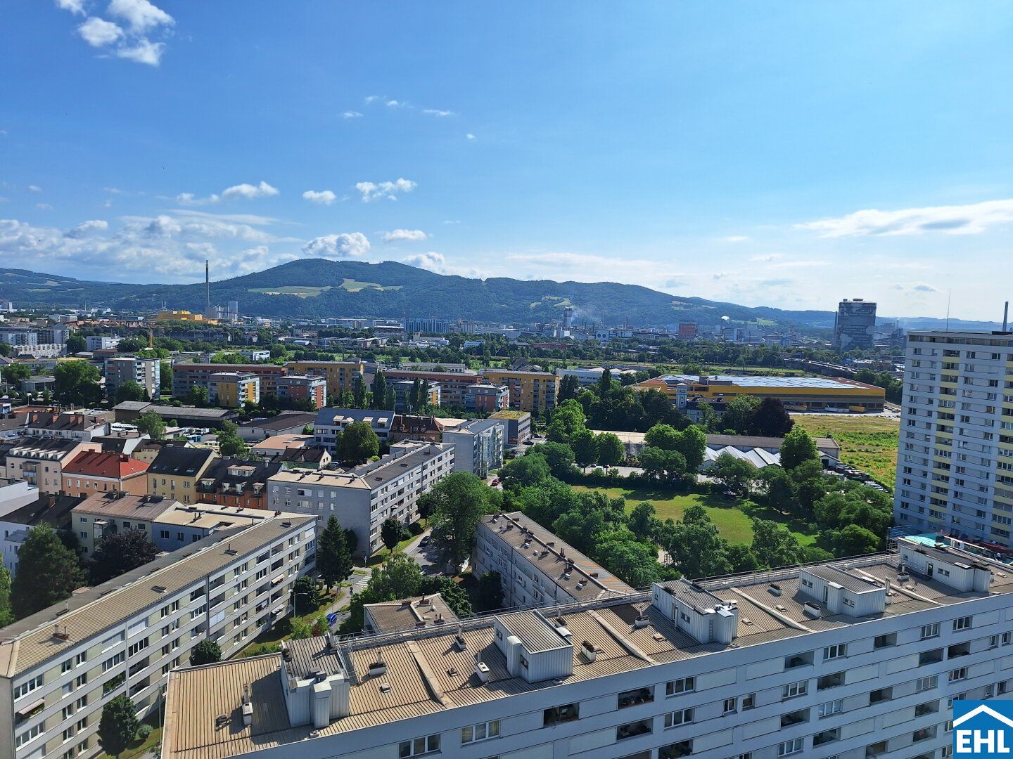 Moderne 2-Zimmer-Wohnung mit Einbauküche und Co-Working-Räumen