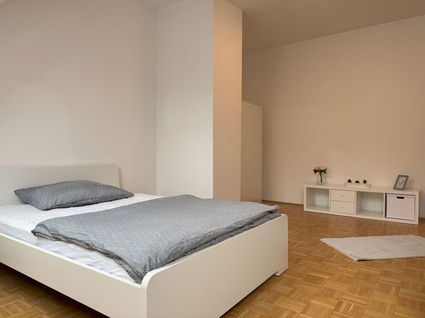 Geschmackvoll eingerichtetes 21m²-Zimmer in 3er WG in bester Lage im 6.Bezirk