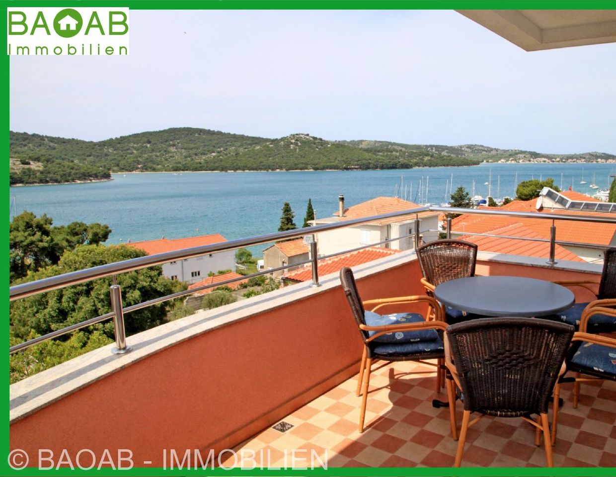 GEMÜTLICHE PENTHOUSE-WOHNUNG | RARITÄT | 3 SZ | 2 BÄDER | LOGGIA + TERRASSE | VOLL MÖBLIERT | MEERBLICK | TISNO