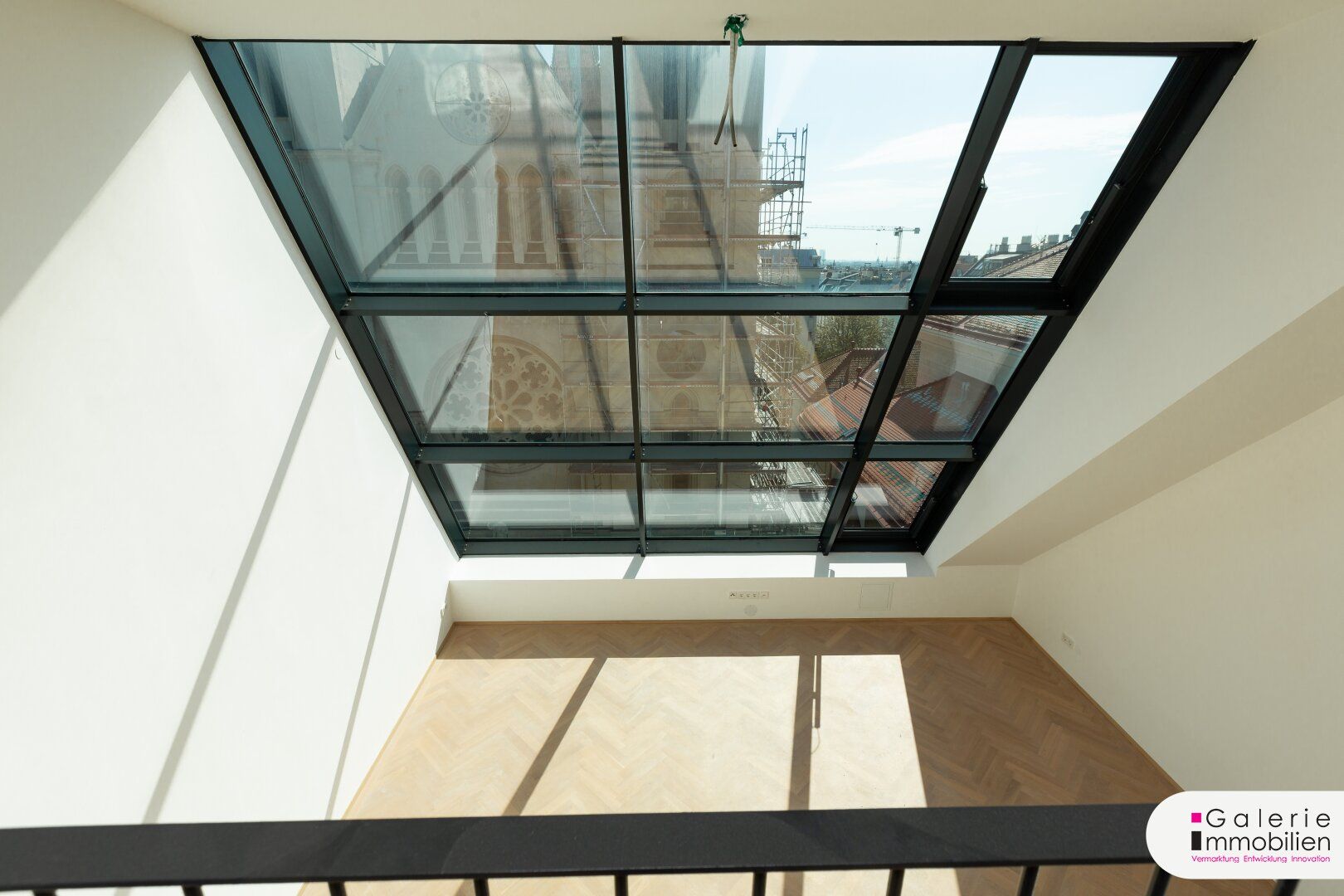 Erstbezug - DG-Wohnung mit Weitblick - Garage im Haus