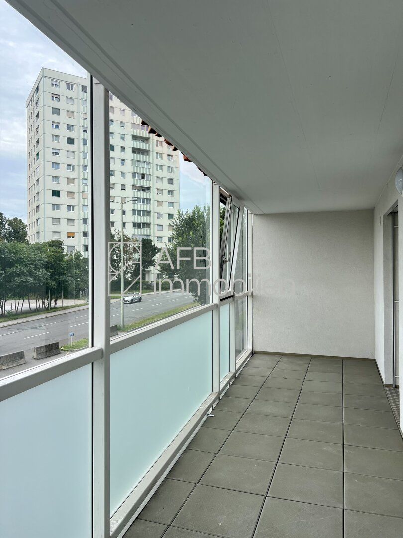 3 Monate mietfrei! 2 Zimmer Genossenschaftswohnung mit großer Loggia Nähe Citypark