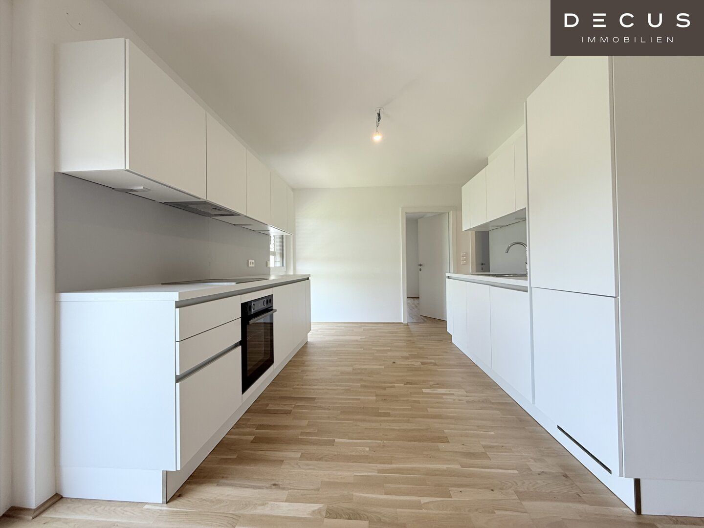 / BALKON / 3 ZIMMER / VERFÜGBAR AB SOFORT / ZENTRAL BEGEHBAR