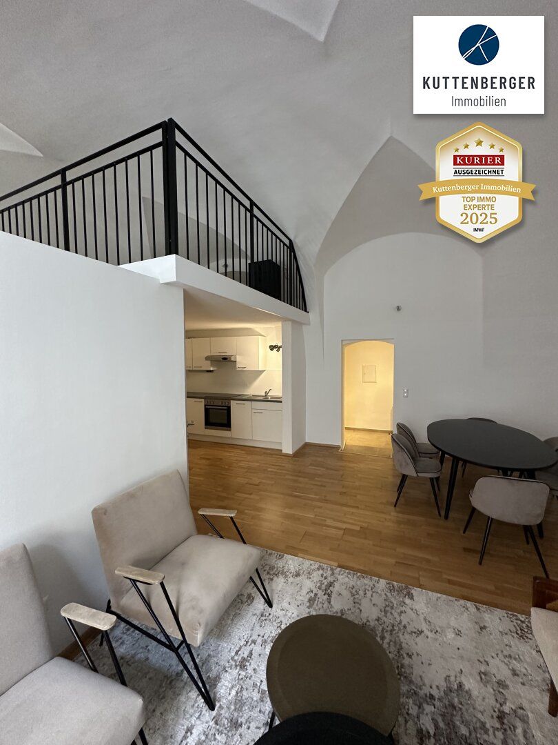 NEU SANIERTE, MÖBLIERTE ALTBAUWOHNUNG MIT GALERIE IM ZENTRUM VON KREMS
