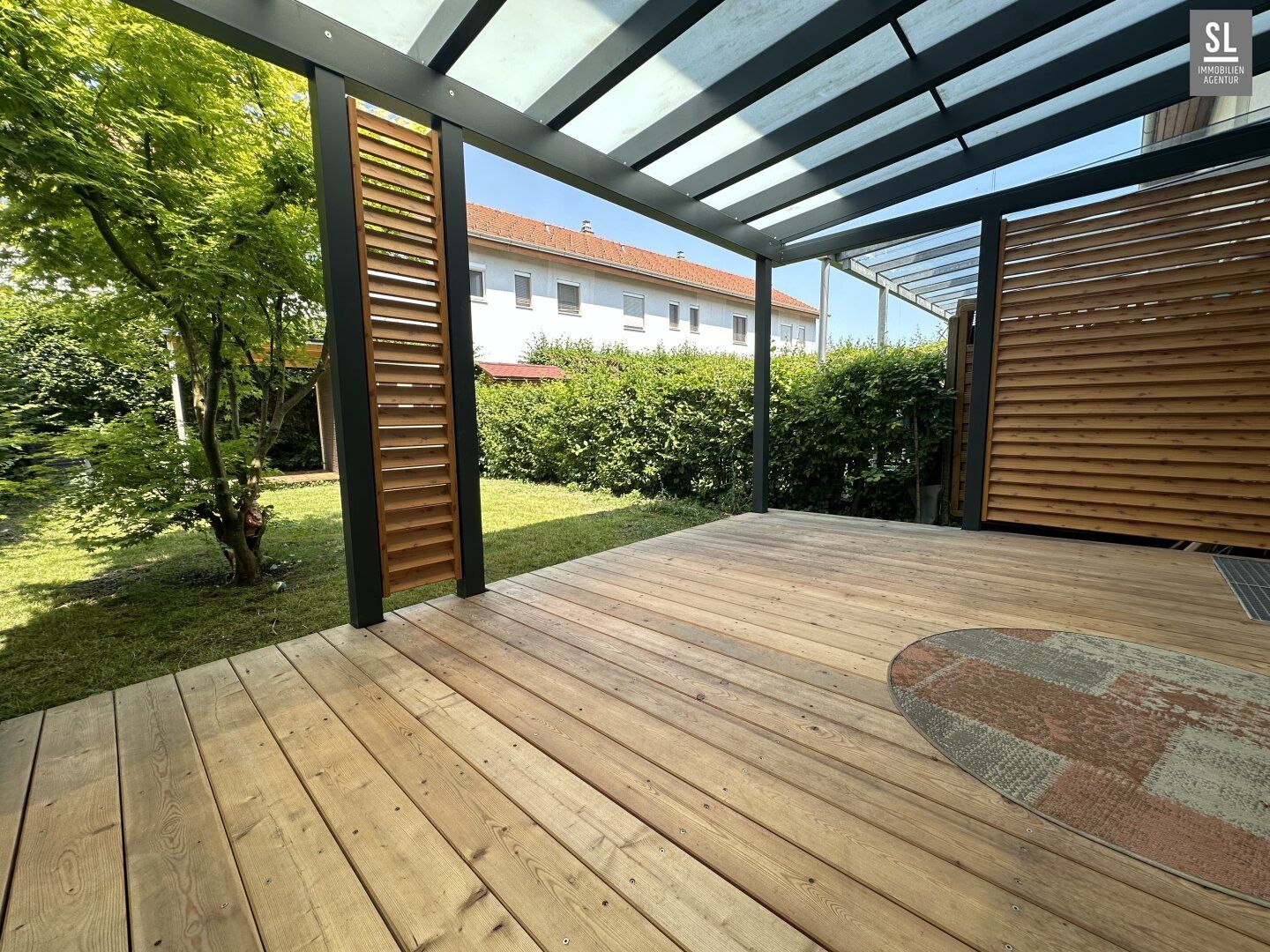 Familientraum mit Garten, wunderschöner überdachter Terrasse, Sauna, Carport + 1 Freiplatz