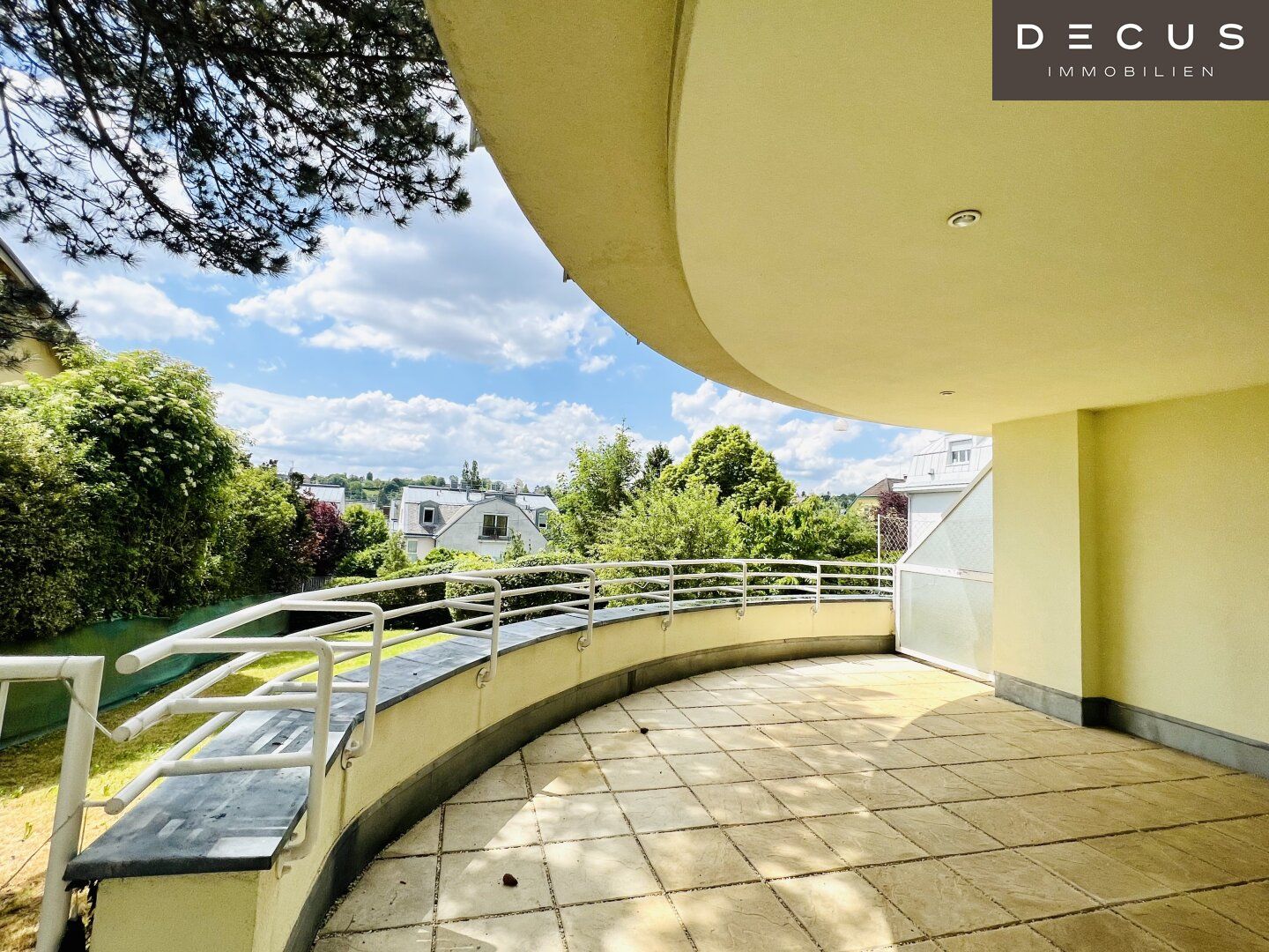 |180 m2 WOHNFLÄCHE | 400 m2 GARTEN | GARAGE IM HAUS | IDYLLISCHE LAGE NAHE DEN WEINBERGEN