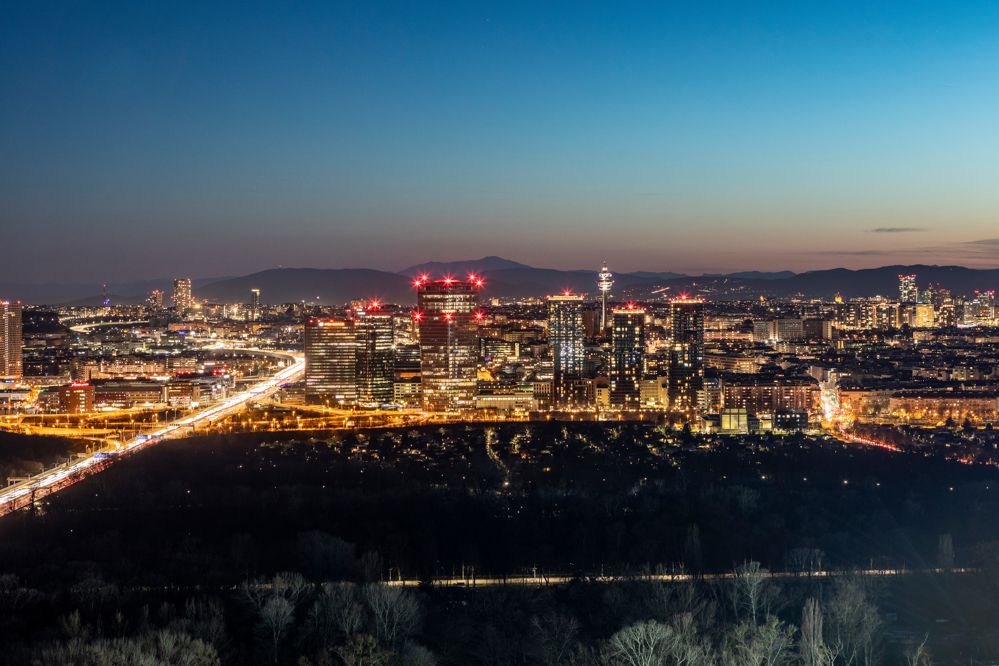 Top 358 -3 Zimmer ERSTBEZUG mit Freiflächen/CITY FERNBLICK - mit Fitness-Club im Haus!