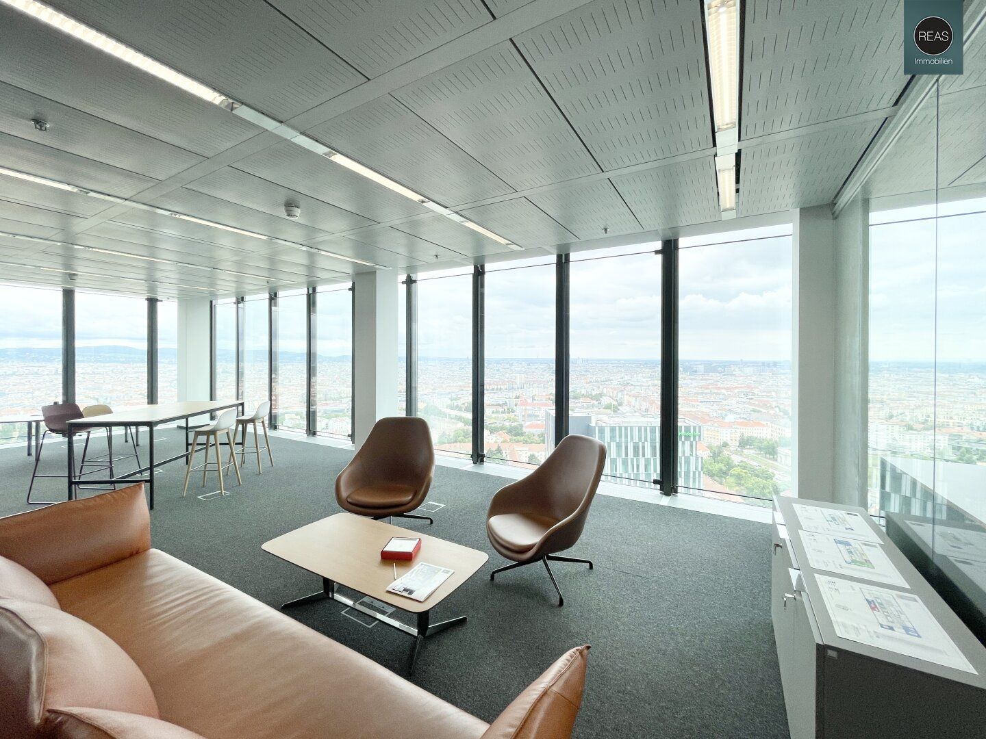 2 Hochhaus Etagen mit ausgezeichneter Infrastruktur und Panoramablick! - Ansicht 4