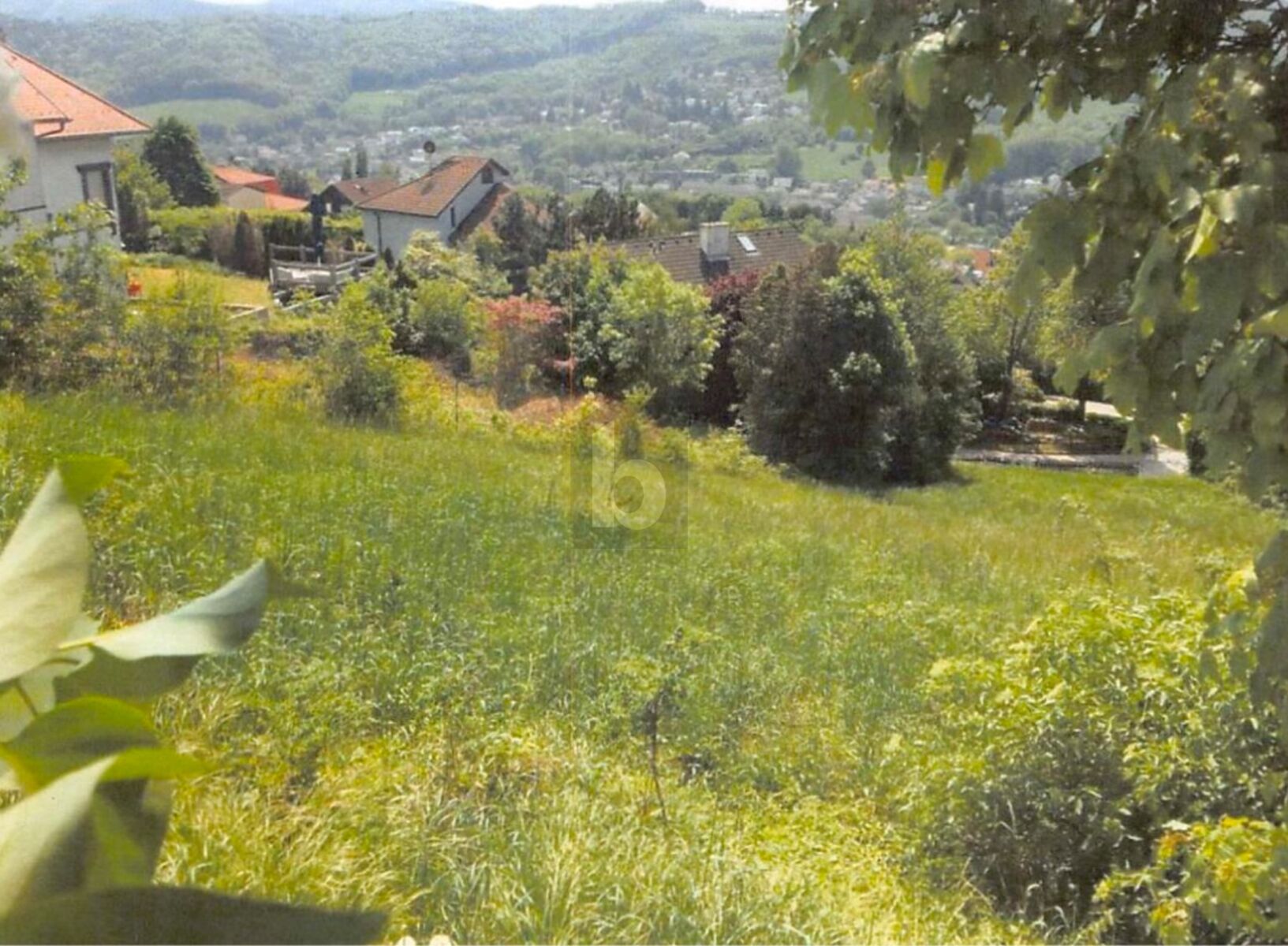 SONNIGES BAUGRUNDSTÜCK IN SÜDLAGE AM ÖLBERG MIT FERNBLICK