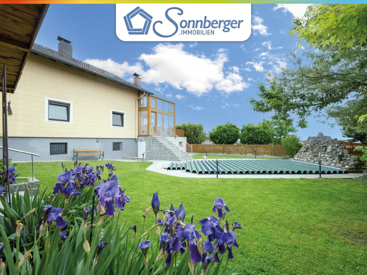 LEBENSKRAFT - großzügiges Zweifamilienhaus mit einladendem Garten und Pool in Hargelsberg
