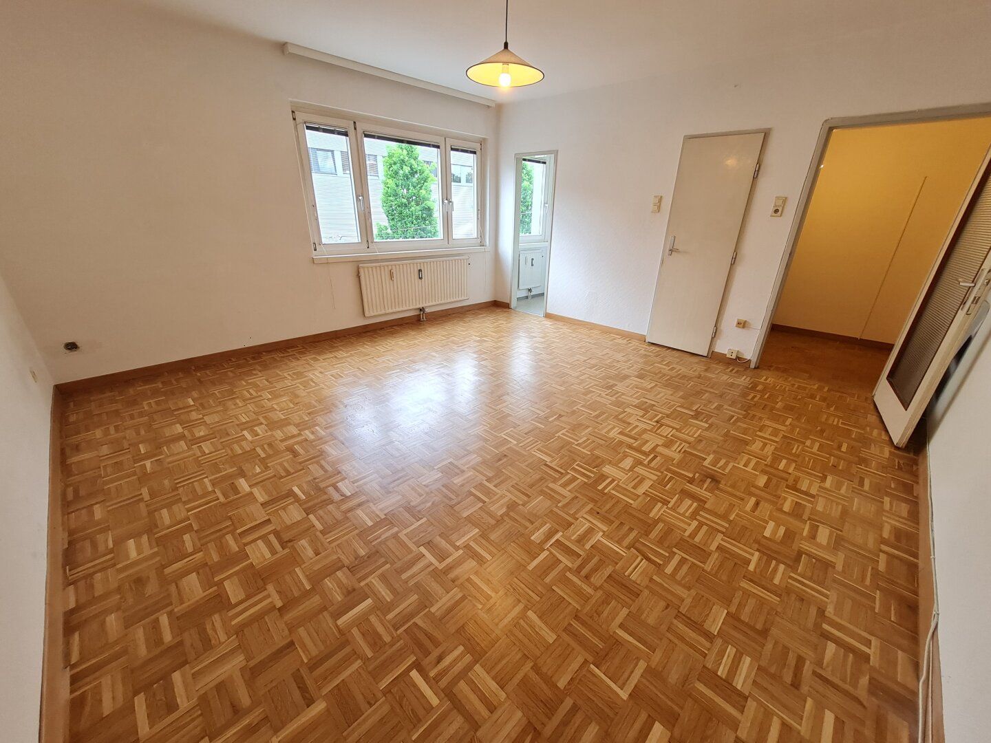 NEUBAUGARCONNIERE (RENOVIERUNGSBEDARF) NÄHE U4 OBER ST. VEIT!