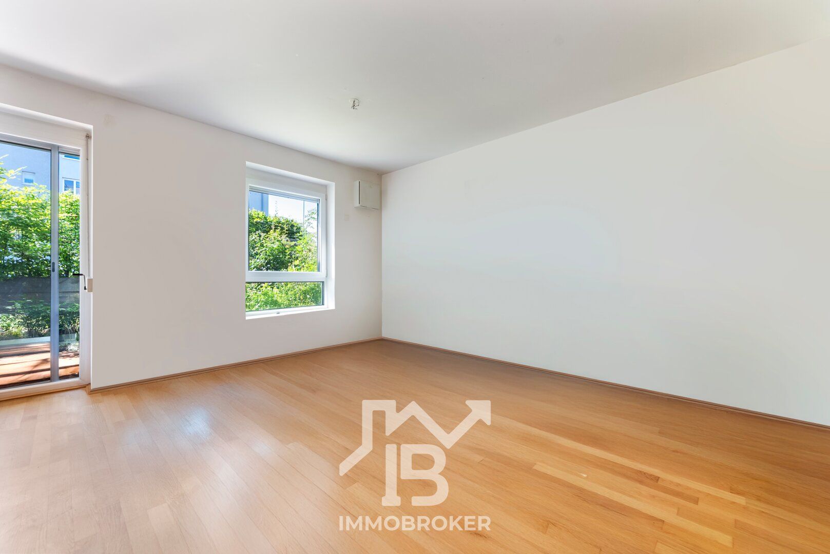 Moderne, großzügige Gartenwohnung mit TG-Stellplatz