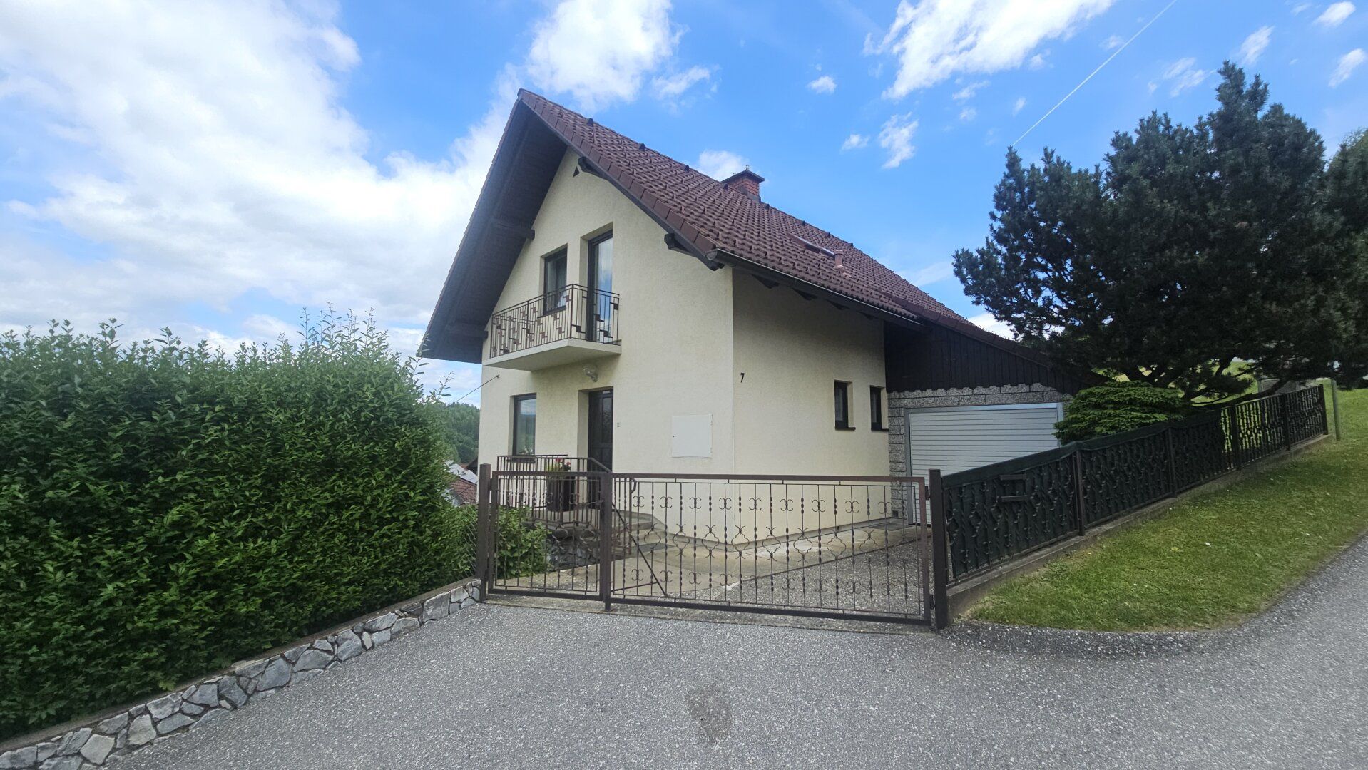 Sehr gepflegtes Einfamilienhaus mit Keller und Garage, Aussichtslage über Voitsberg- Stadt