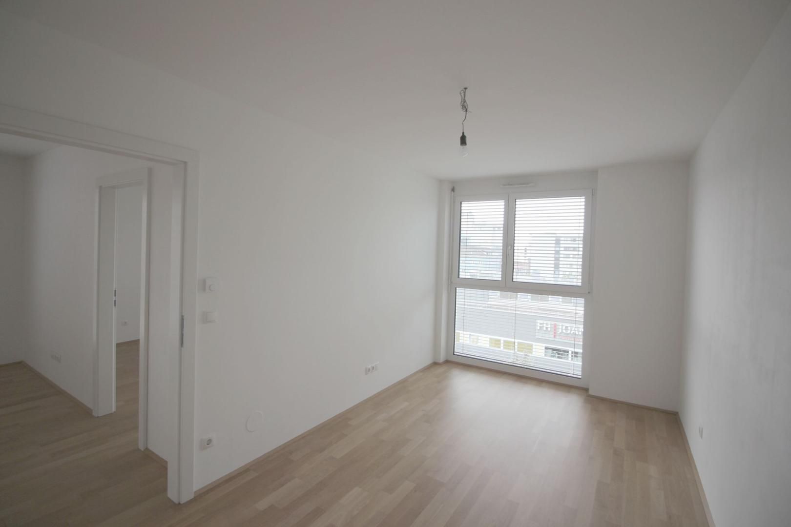 PERFEKT AUFGETEILTE 3-ZIMMER-WOHNUNG MIT LOGGIA GEGENÜBER DER FH