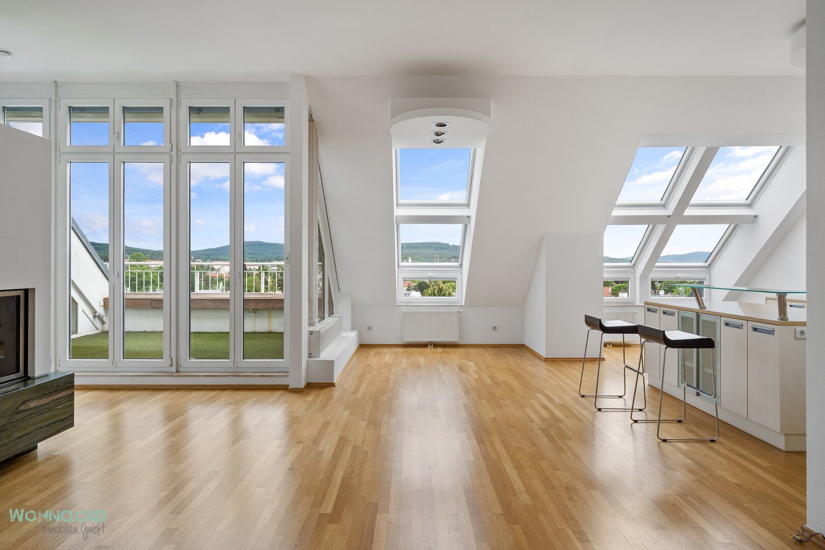HOCH OBEN, WEIT BLICKEND - LOFTARTIGE DACHGESCHOSSWOHNUNG