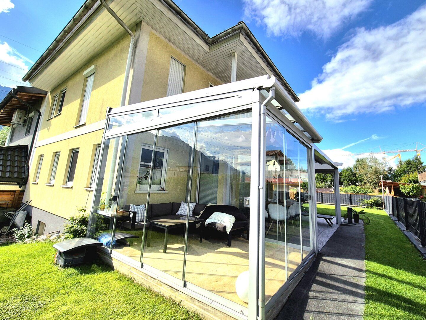 Ihr Traumhaus ! Gepflegtes Einfamilienhaus mit Wintergarten,Terrasse, Garten und Balkon!