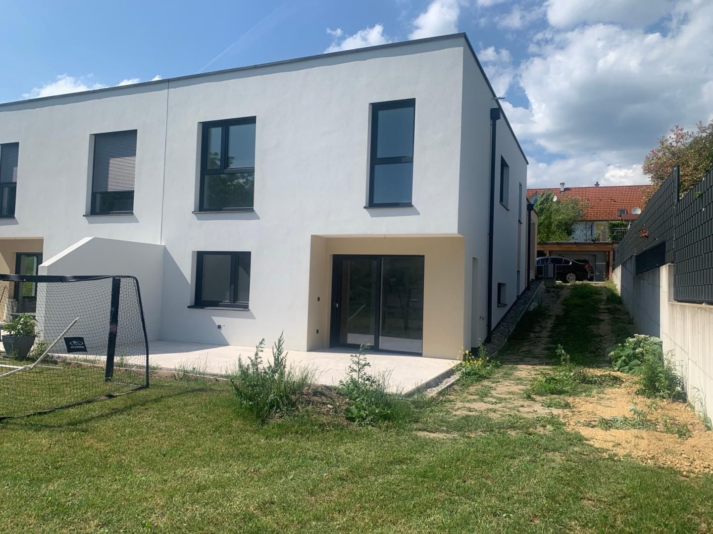 Neuer Preis ! Exquisite Doppelhaushälfte in sehr schöner ruhiger Siedlungslage (Haus links) Beste Baumeisterqualität !