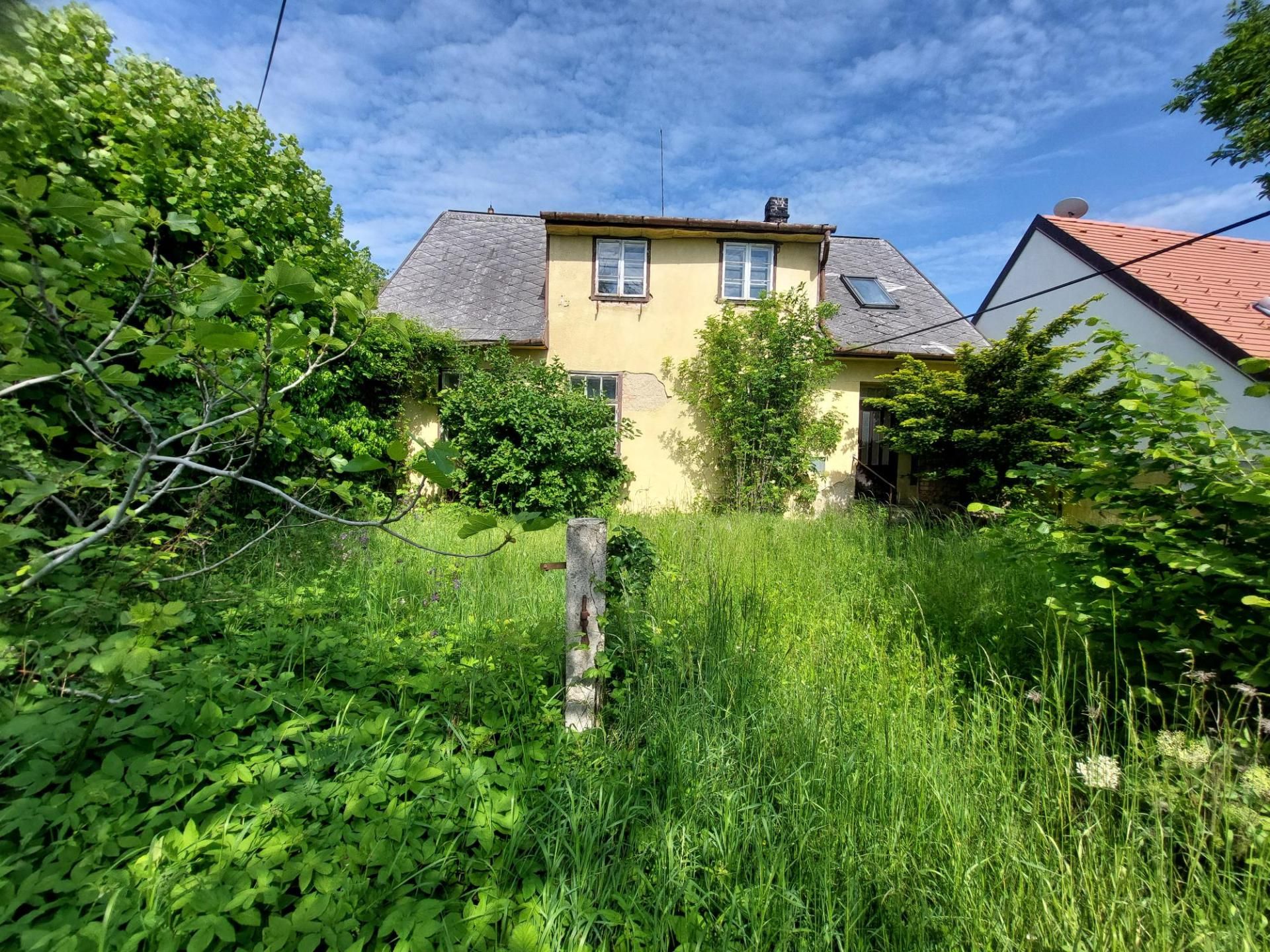 Herrliches Grundstück mit erhaltenswertem Gebäude am Badener Berg/ Mitterberg, perfekt für Individualisten