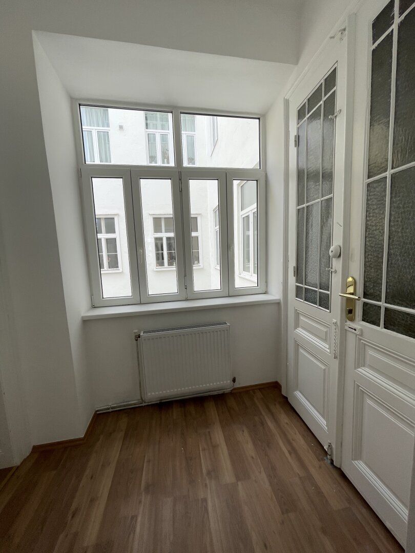 Helle, schöne sanierte 41,8m² Wohnung, 2 Zimmer, Einbauküche, zu Kaufen
