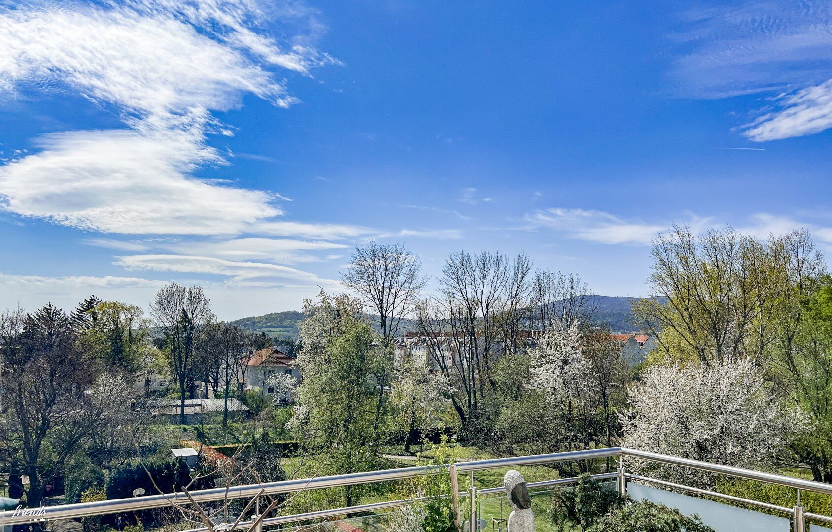 Dachgeschoßwohnung mit Ausblick - 3 Zimmerwohnung mit Eigengarten in Mödling