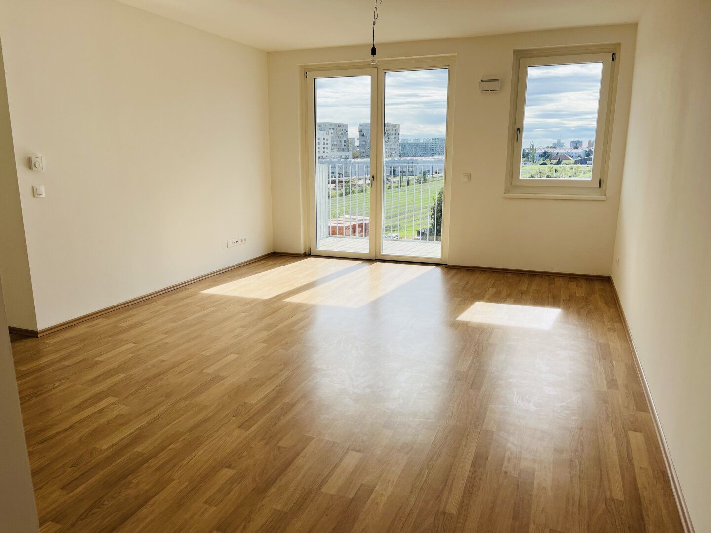 ## UBAHN Nähe - 2 Zimmer - UNBEFRISTET - TOP 19 ##