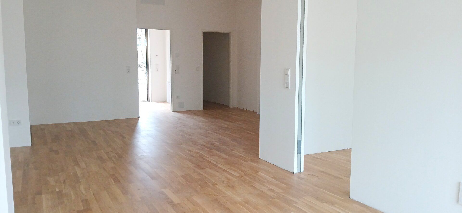 NEUBAU - ERSTBEZUG - Top 2 - Wunderschöne 2 Zimmerwohnung mit kleinem Garten, Terrasse und einem eigenen Tiefgaragenplatz - View 4