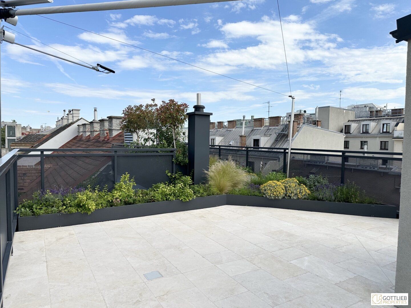 Grünruhelage nahe Belvedere! Luxuriöse 3-Zimmer-Erstbezug-Dachterrassen-Wohnung mit Outdoor-Pool in historischem Gebäude