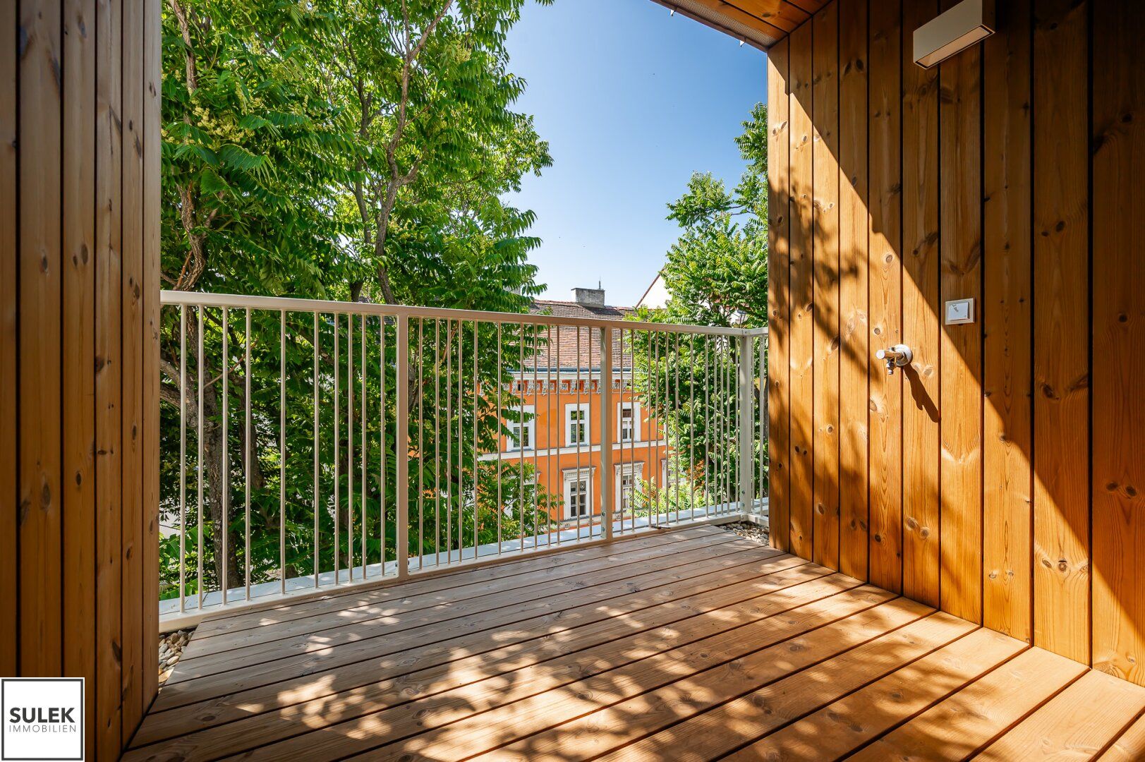 ERSTBEZUG: perfekt öffentlich angebunden! hochwertig ausgestattet! ideal geschnitten! 2 Zimmer + Terrasse ab sofort mieten!