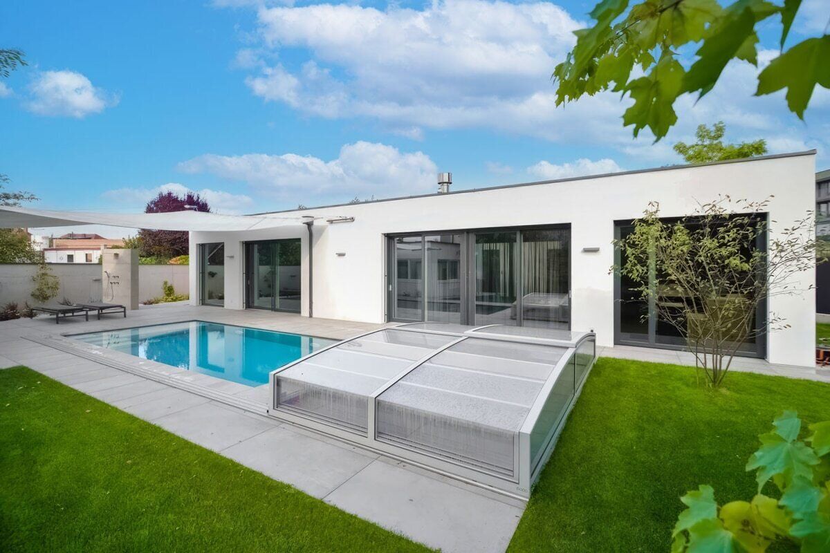 Exklusiver Architekten-Bungalow mit Pool und Doppelgarage - Erstbezug